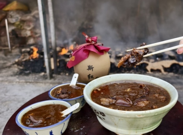 冬季進補正當時！“火炙羊肉酒”，你吃過嗎？